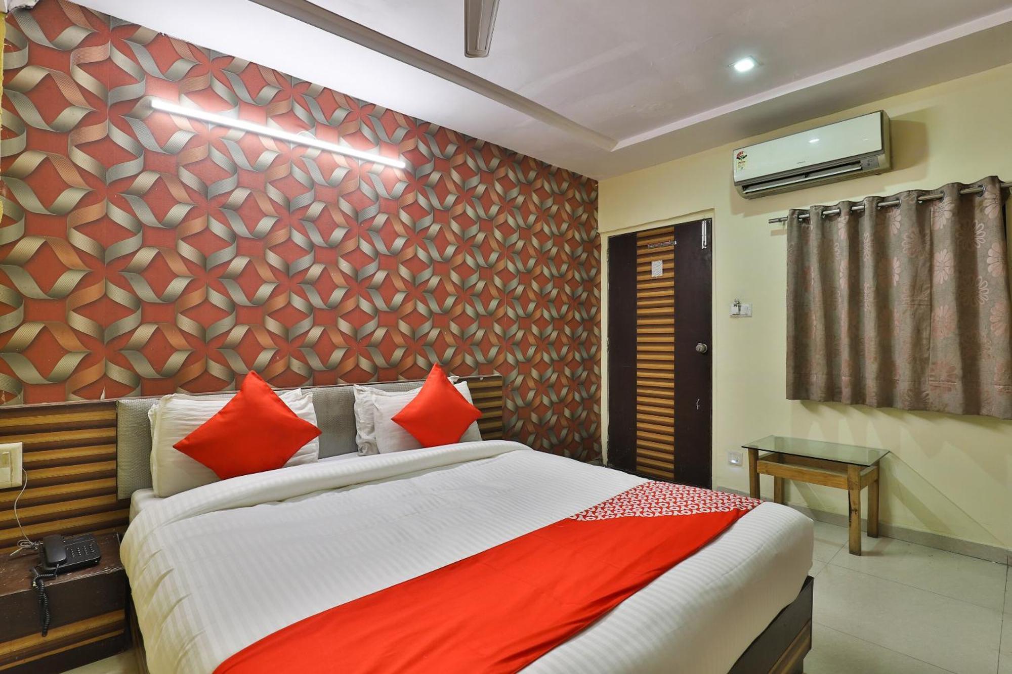 Spot On Hotel Shreeji Palace Ахмедабад Екстер'єр фото