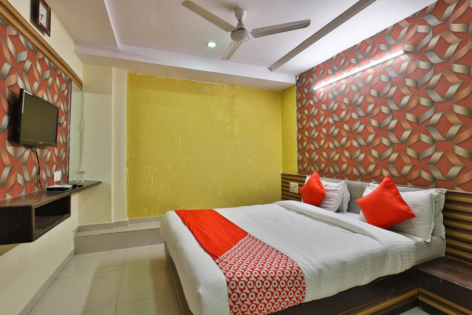 Spot On Hotel Shreeji Palace Ахмедабад Екстер'єр фото